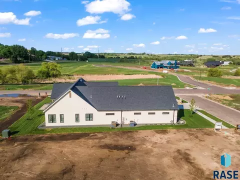 View/Area - 3416 E Bronze Ln, Sioux Falls, SD 57110 photo 5 of 8
