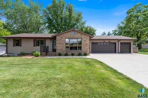 5205 W 37th St, Sioux Falls, SD 57106