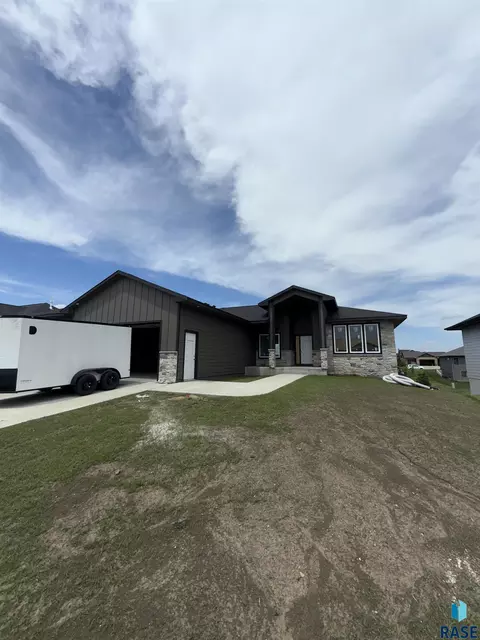 6412 E Fieldview St, Sioux Falls, SD 57110