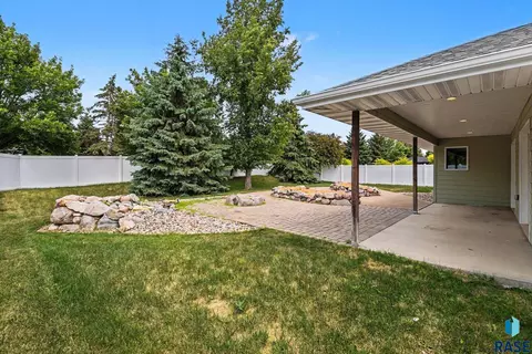 Exterior - 828 E 70th St, Sioux Falls, SD 57108 photo 5 of 5