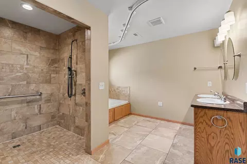 Bath - 828 E 70th St, Sioux Falls, SD 57108 photo 4 of 5