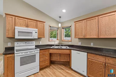 Kitchen - 828 E 70th St, Sioux Falls, SD 57108 photo 1 of 4