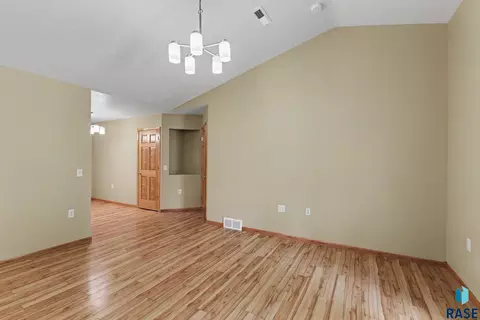 Living - 828 E 70th St, Sioux Falls, SD 57108 photo 1 of 5
