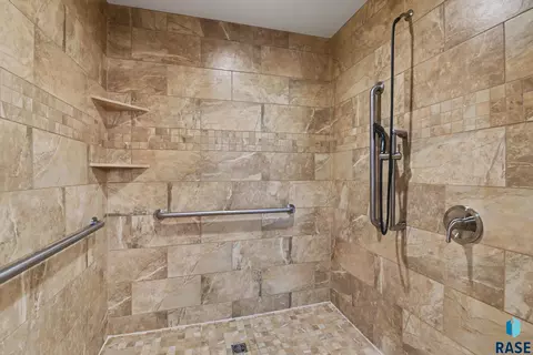 Bath - 828 E 70th St, Sioux Falls, SD 57108 photo 5 of 5