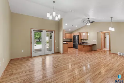 Living - 828 E 70th St, Sioux Falls, SD 57108 photo 3 of 5