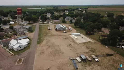 301 S Railway St, Menno, SD 57045