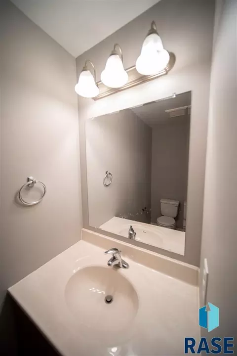 210 N Nesmith Ave, Sioux Falls, SD 57103 photo 6