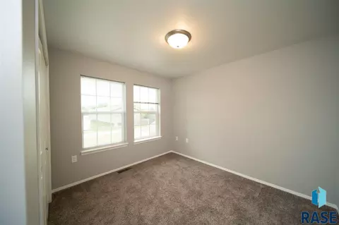 210 N Nesmith Ave, Sioux Falls, SD 57103 photo 22