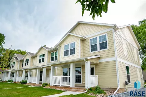 210 N Nesmith Ave, Sioux Falls, SD 57103 photo 1