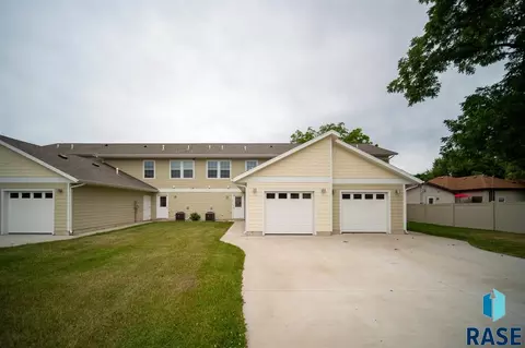 210 N Nesmith Ave, Sioux Falls, SD 57103 photo 3
