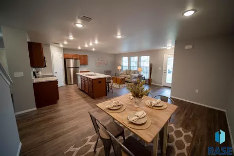 210 N Nesmith Ave, Sioux Falls, SD 57103 photo 2