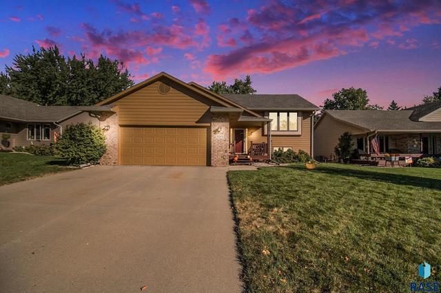 5704 W 52nd St, Sioux Falls, SD 57106