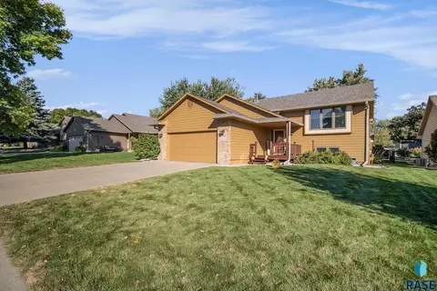 5704 W 52nd St, Sioux Falls, SD 57106