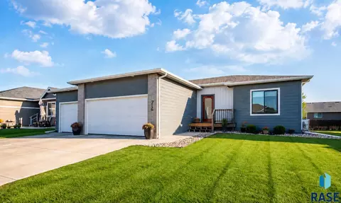 716 Hillside St, Harrisburg, SD 57032