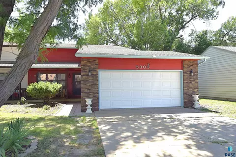 5305 W Birnhamwood Dr, Sioux Falls, SD 57106