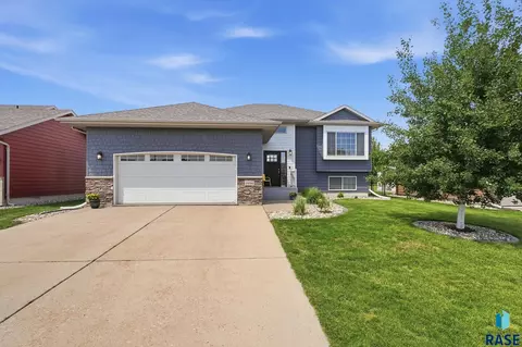 8916 W Norma Trl, Sioux Falls, SD 57106