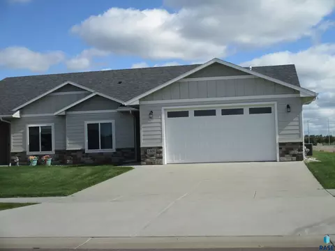 Exterior - 5408 E Wonder St, Sioux Falls, SD 57108 photo 2 of 4