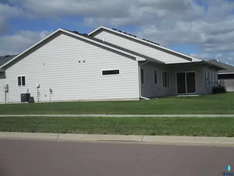 Exterior - 5408 E Wonder St, Sioux Falls, SD 57108 photo 3 of 4