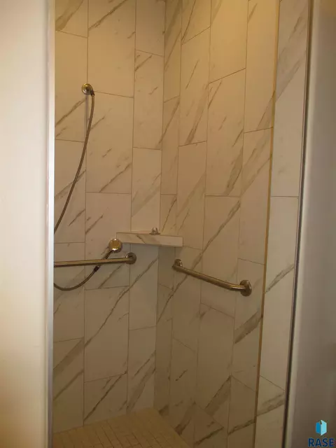Bath - 5408 E Wonder St, Sioux Falls, SD 57108 photo 3 of 5