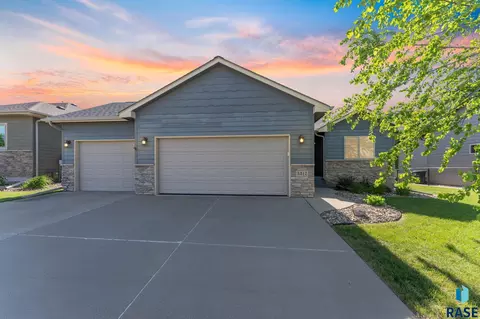 5312 S Sirocco Ave, Sioux Falls, SD 57108