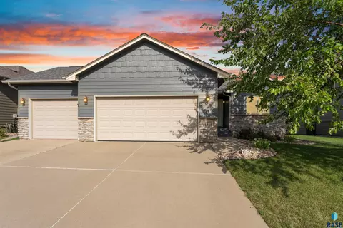 5312 S Sirocco Ave, Sioux Falls, SD 57108