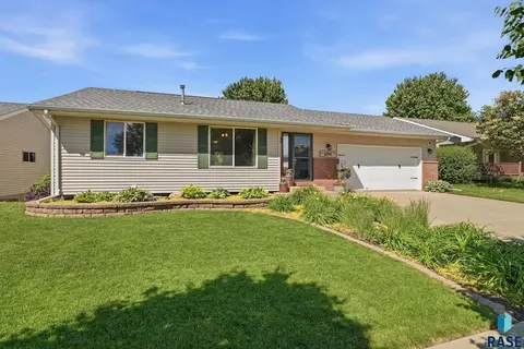4209 Alaska Ave, Sioux Falls, SD 57107