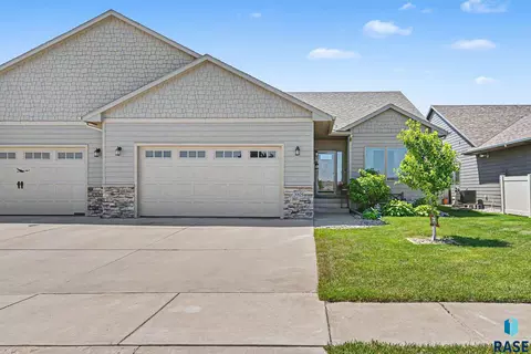 3905 E 68th St, Sioux Falls, SD 57108