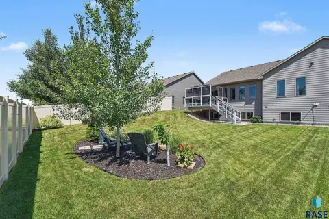 Exterior - 3905 E 68th St, Sioux Falls, SD 57108 photo 4 of 4
