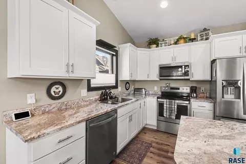 Kitchen - 3905 E 68th St, Sioux Falls, SD 57108 photo 1 of 3