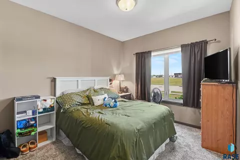 Bedroom - 3905 E 68th St, Sioux Falls, SD 57108 photo 6 of 6