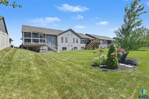 Exterior - 3905 E 68th St, Sioux Falls, SD 57108 photo 3 of 4