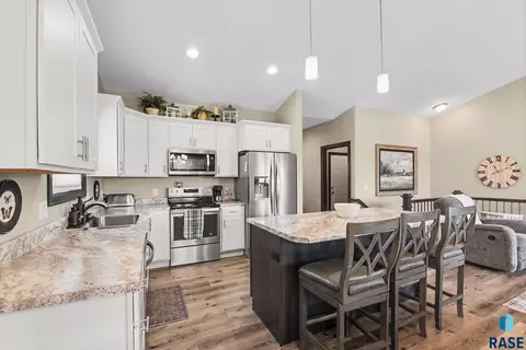 Kitchen - 3905 E 68th St, Sioux Falls, SD 57108 photo 3 of 3