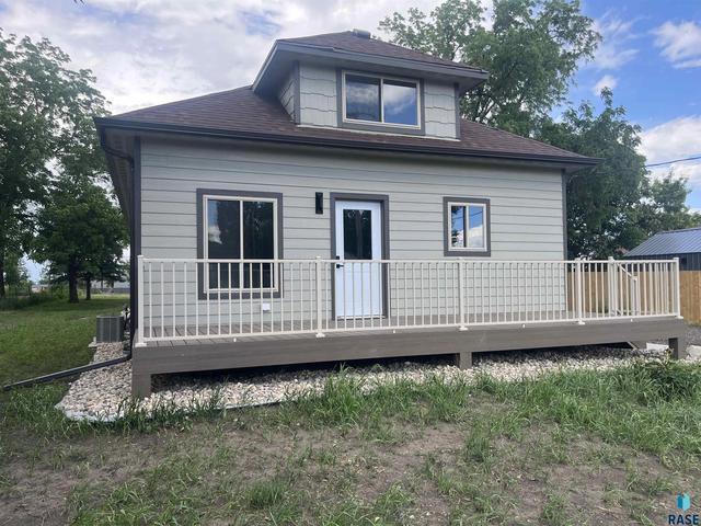 430 Willow St, Canistota, SD 57012