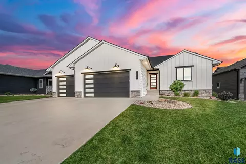 4104 Infield Ave, Sioux Falls, SD 57110