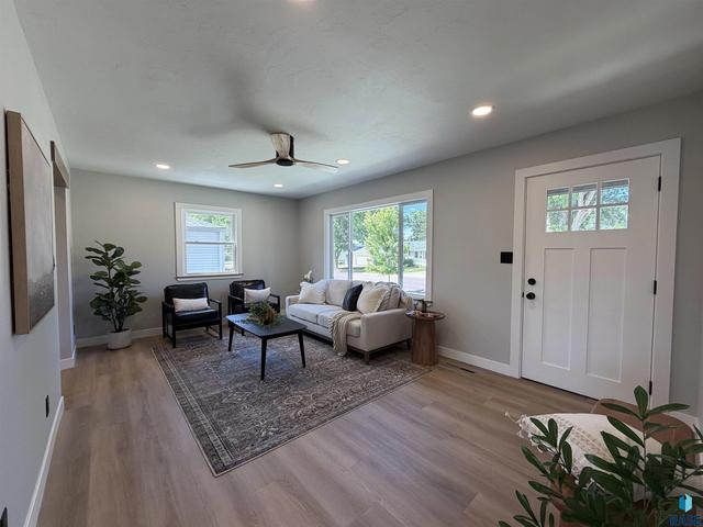 3016 S Glendale Ave, Sioux Falls, SD 57105