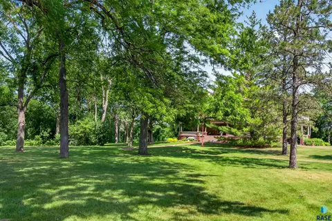 Exterior - 903 N Dakota St, Canton, SD 57013 photo 20 of 23
