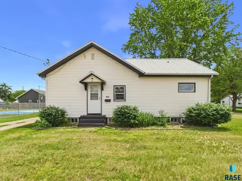 Exterior - 612 S Cedar St, Canton, SD 57013 photo 4 of 4