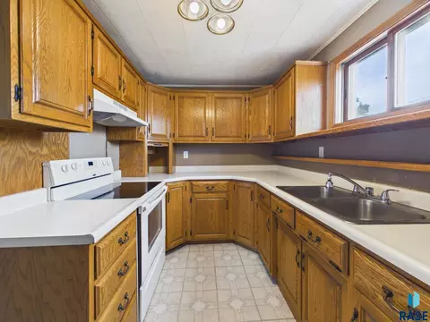 Kitchen - 612 S Cedar St, Canton, SD 57013 photo 2 of 3