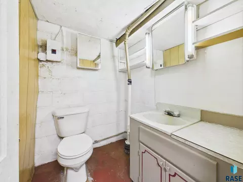 Bath - 612 S Cedar St, Canton, SD 57013 photo 2 of 2