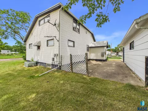 Exterior - 612 S Cedar St, Canton, SD 57013 photo 1 of 4