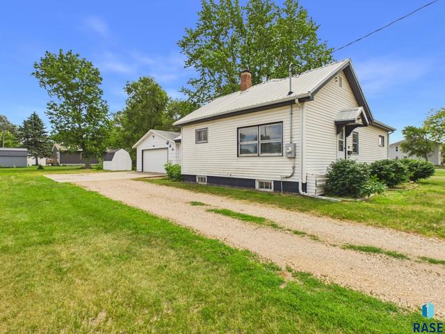 612 S Cedar St, Canton, SD 57013