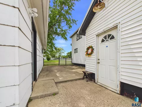 Exterior - 612 S Cedar St, Canton, SD 57013 photo 2 of 4