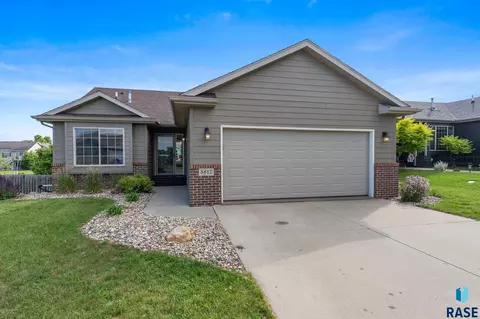 5812 W Oakcrest Dr, Sioux Falls, SD 57107