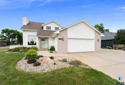 2200 S Crown Hill Dr, Sioux Falls, SD 57106