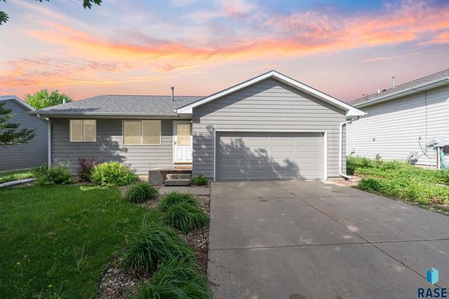 4413 W Peacock Dr, Sioux Falls, SD 57107