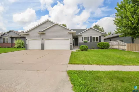 5109 S Manchester Ct, Sioux Falls, SD 57108