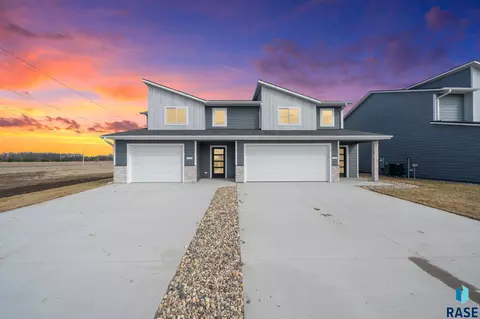 536 Oxford Ave, Harrisburg, SD 57032