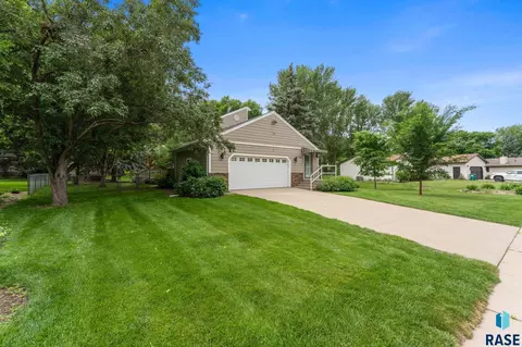 Exterior - 709 E Sandpiper Trl, Sioux Falls, SD 57108 photo 17 of 22