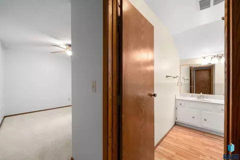 Entry Way - 709 E Sandpiper Trl, Sioux Falls, SD 57108 photo 5 of 5