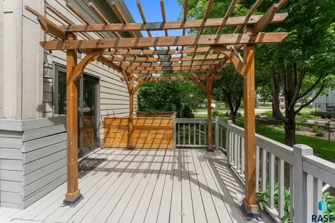 Exterior - 709 E Sandpiper Trl, Sioux Falls, SD 57108 photo 9 of 22